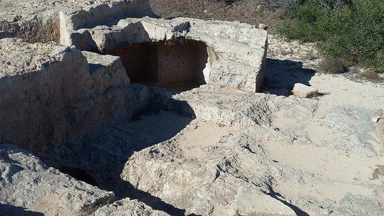 Makronissos Tombs